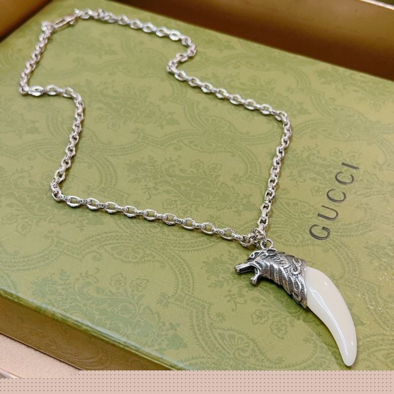 G*u*i necklaces